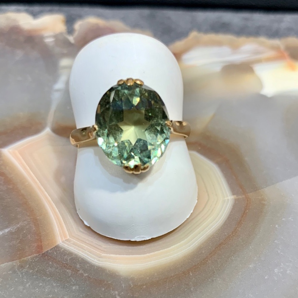 Vintage Natural Green 9.5ct Sapphire 18K Ring